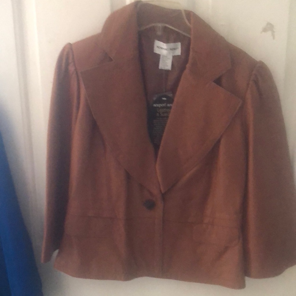 Newport News brown leather jacket. Size 12. Mint condition, never been worn.